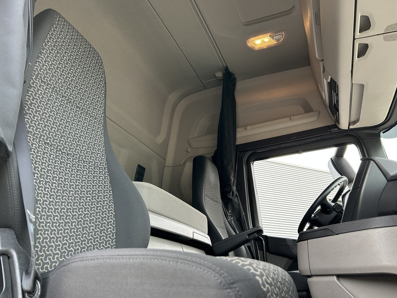 Tractor unit Scania R450 Highline / Retarder / 808 dkm / APK TUV 07-26: picture 10 Tractor unit Scania R450 Highline / Retarder / 808 dkm / APK TUV 07-26: picture 10