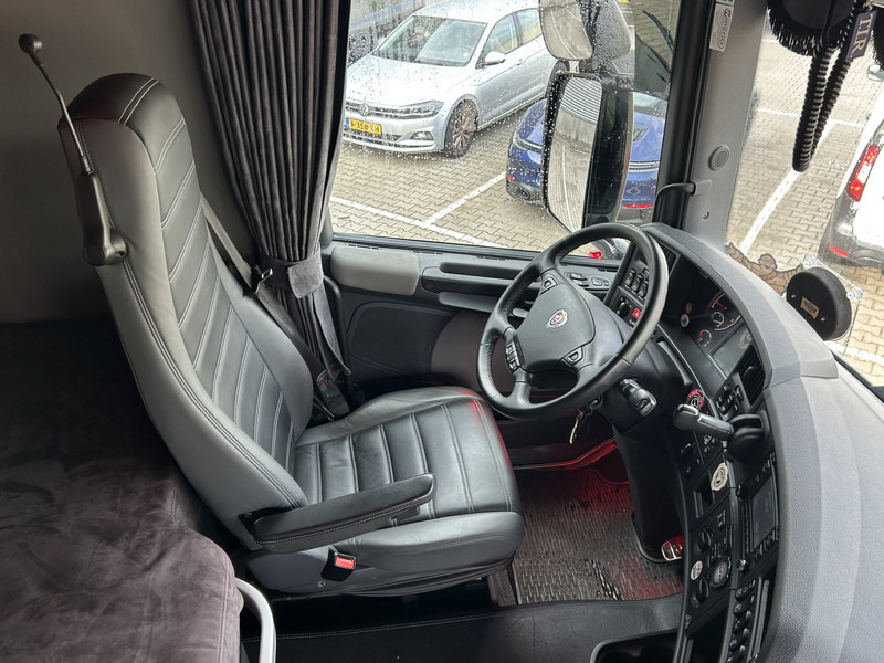 Scania R520 V8 / Showtruck / Buffl Special Interior / Vol Lucht / Retarder - Tractor unit: picture 3 Scania R520 V8 / Showtruck / Buffl Special Interior / Vol Lucht / Retarder - Tractor unit: picture 3
