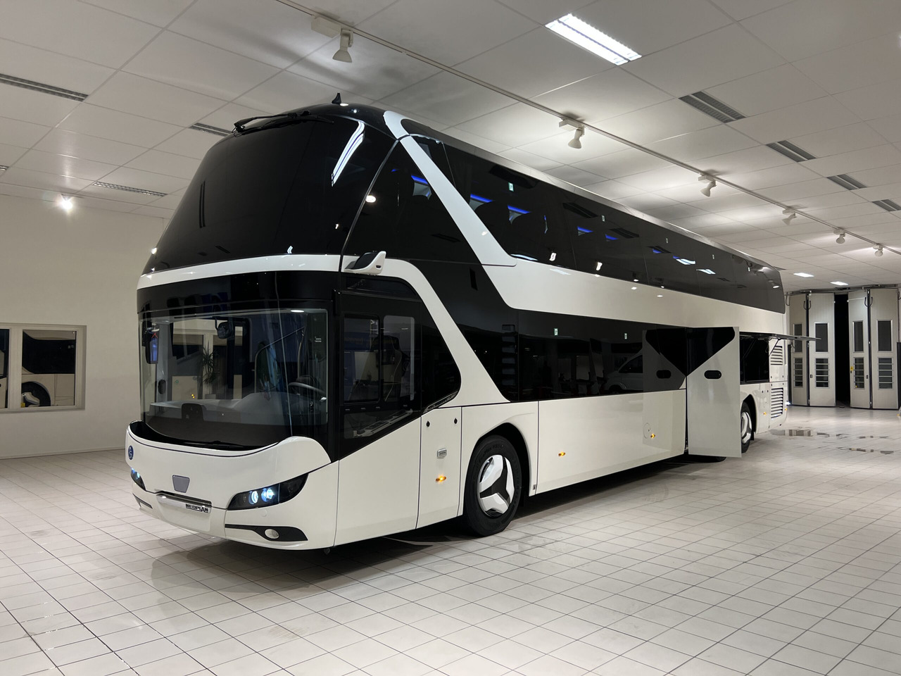 Coach NEOPLAN SKYLINER P06 Euro 6E V.I.P / Exclusive Class (Dark Edition): picture 20