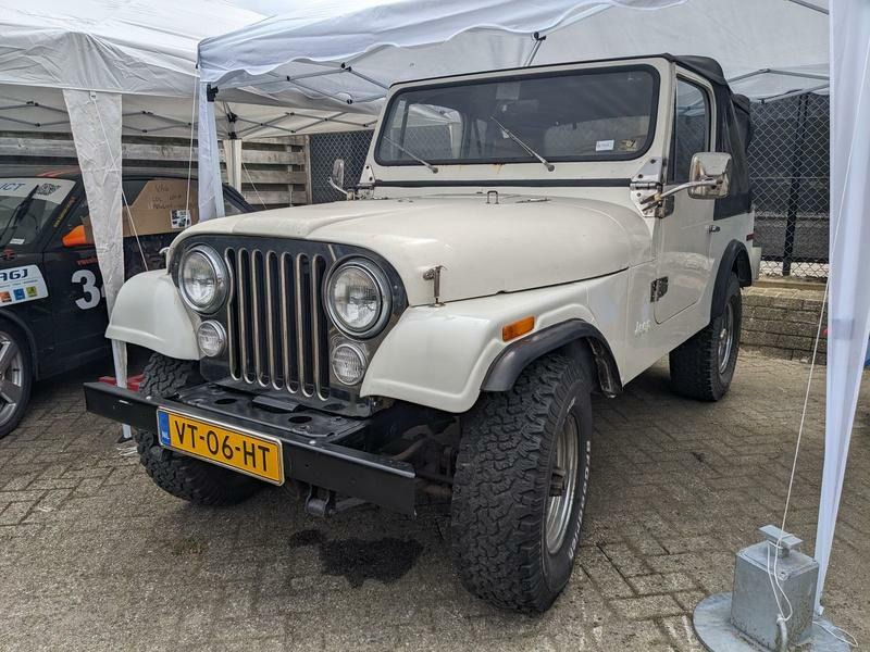 Jeep - Car: picture 1 Jeep - Car: picture 1