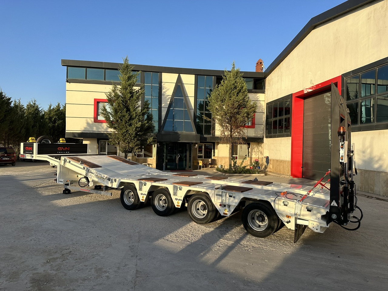 GVN Trailer 4 AXLE HYDRAULIC PLATFORM LOWBED - Low loader semi-trailer: picture 3 GVN Trailer 4 AXLE HYDRAULIC PLATFORM LOWBED - Low loader semi-trailer: picture 3