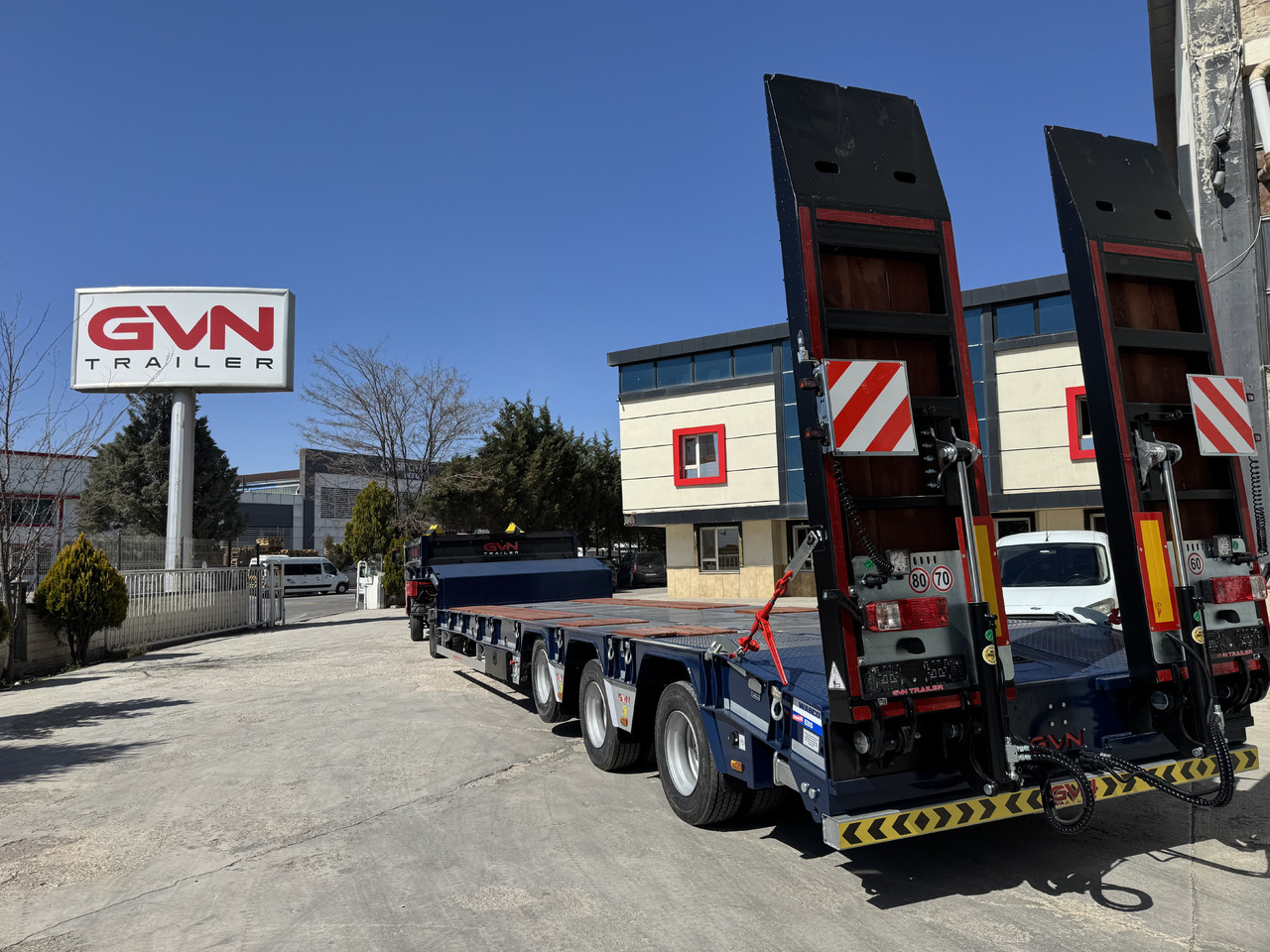 GVN Trailer 4 AXLE LOWBED - Low loader semi-trailer: picture 1 GVN Trailer 4 AXLE LOWBED - Low loader semi-trailer: picture 1