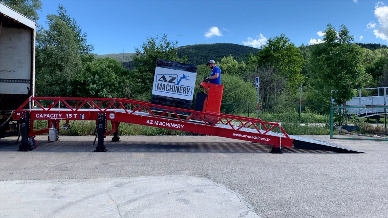 Loading Ramp with with hydraulic tilting bridge - AZ RAMP - STAR- 8T. 8 ton capacity - Loading ramp: picture 4 Loading Ramp with with hydraulic tilting bridge - AZ RAMP - STAR- 8T. 8 ton capacity - Loading ramp: picture 4