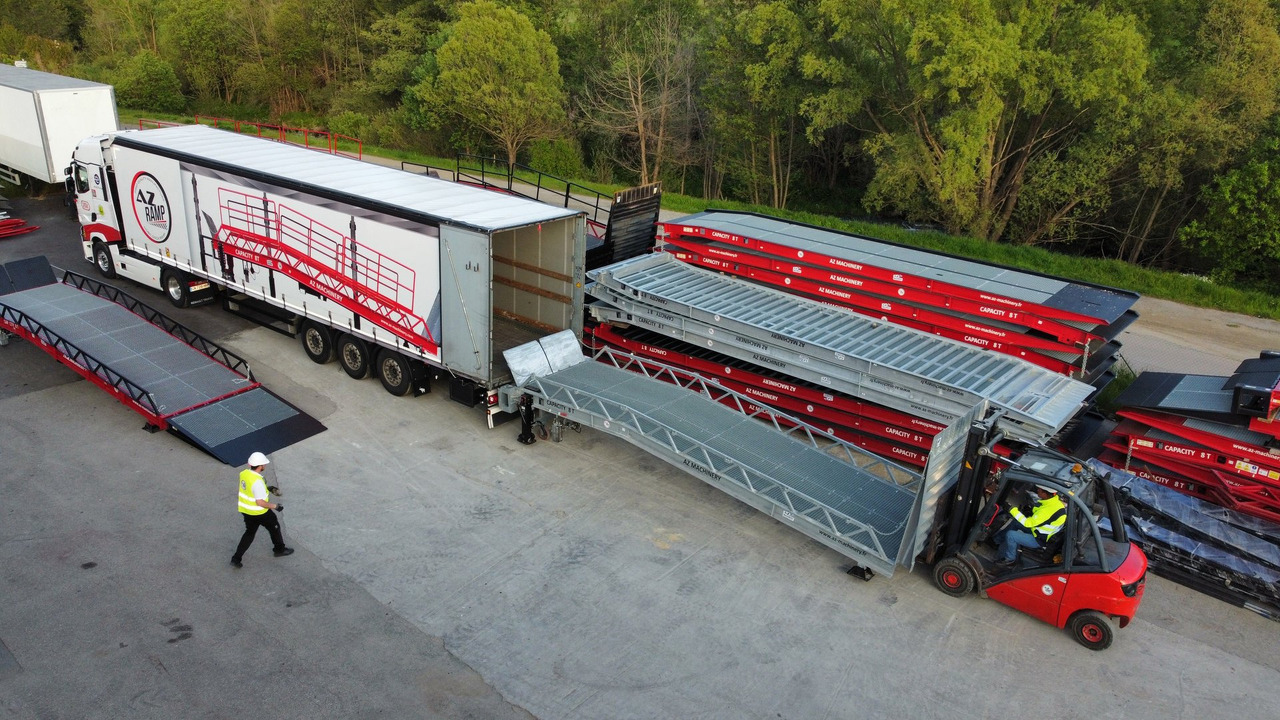 Loading Ramp with with hydraulic tilting bridge - AZ RAMP - STAR- 8T FULL GALVA - Loading ramp: picture 2 Loading Ramp with with hydraulic tilting bridge - AZ RAMP - STAR- 8T FULL GALVA - Loading ramp: picture 2