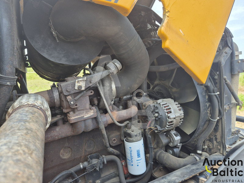 Farm tractor JCB Fastrac 3220: picture 12 Farm tractor JCB Fastrac 3220: picture 12