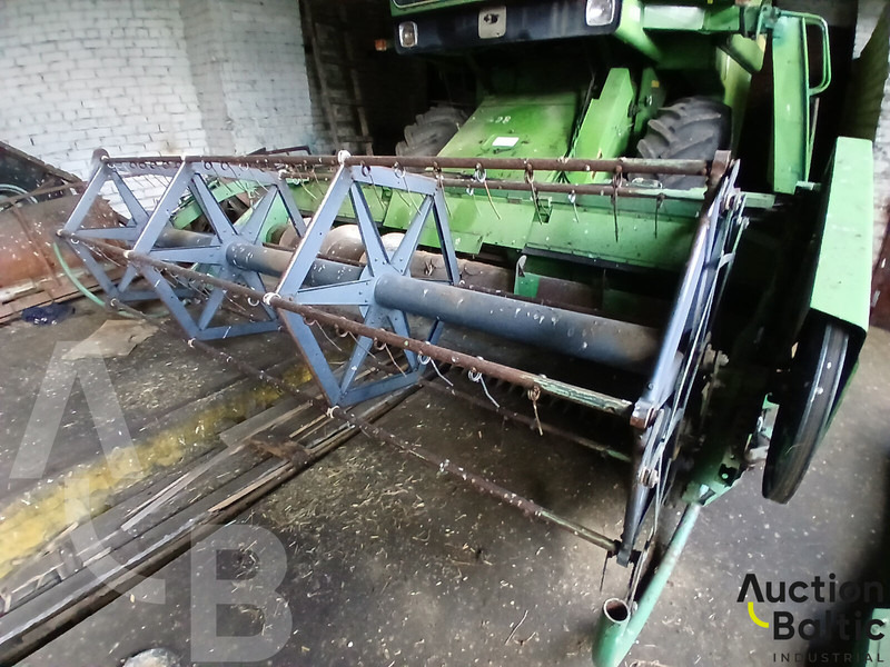 John Deere 1055 - Combine harvester: picture 5 John Deere 1055 - Combine harvester: picture 5