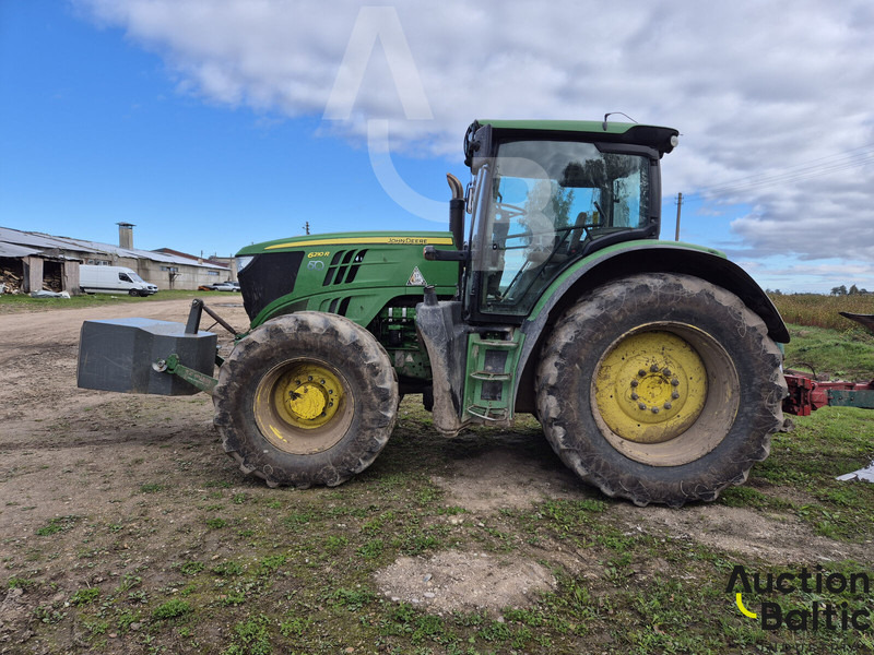 John Deere 6210 R - Farm tractor: picture 3 John Deere 6210 R - Farm tractor: picture 3