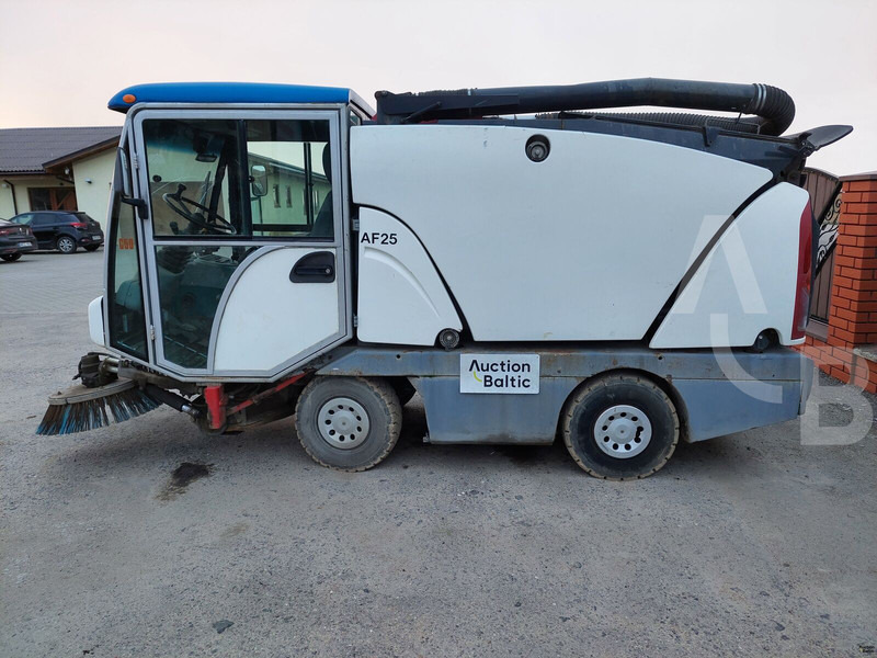 Johnston 142A 101T - Road sweeper: picture 2 Johnston 142A 101T - Road sweeper: picture 2