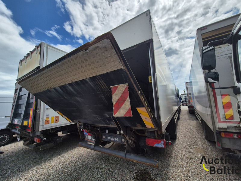 MAN 18.290 - Box truck: picture 4 MAN 18.290 - Box truck: picture 4