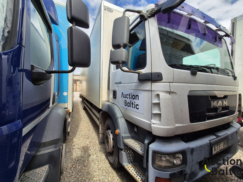 MAN 18.290 - Box truck: picture 2 MAN 18.290 - Box truck: picture 2