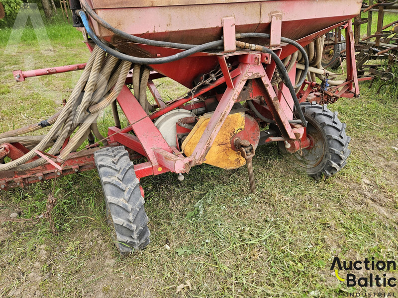 SPU 4 - Combine seed drill: picture 5 SPU 4 - Combine seed drill: picture 5