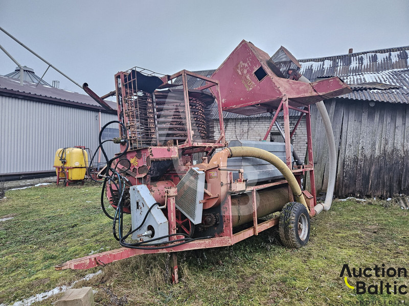 Selmaksan T.D.2900 - Combine harvester: picture 1 Selmaksan T.D.2900 - Combine harvester: picture 1