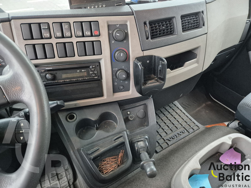 Box truck Volvo FL240: picture 8 Box truck Volvo FL240: picture 8