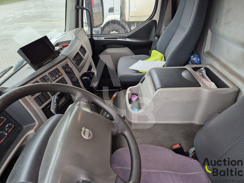 Box truck Volvo FL240: picture 6 Box truck Volvo FL240: picture 6