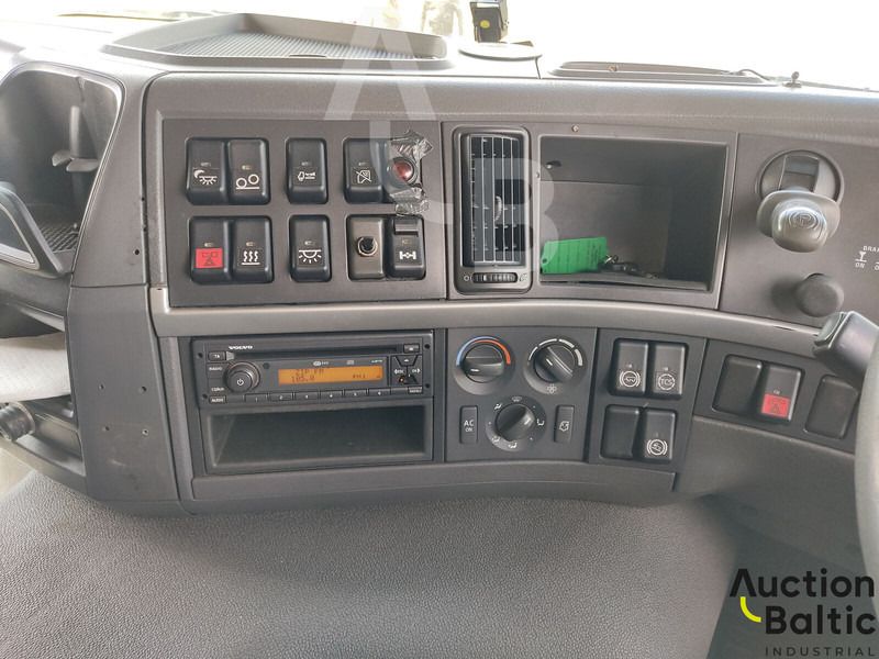 Autotransporter truck Volvo FM: picture 8