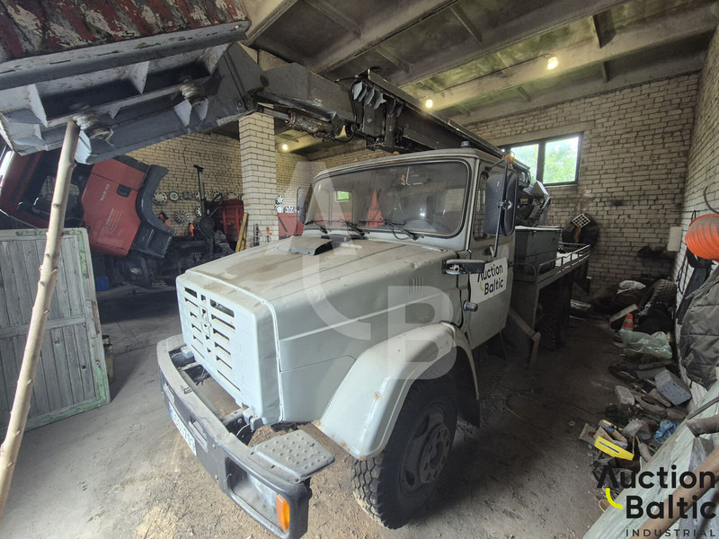 ZIL ZIL 433362 - Truck mounted aerial platform: picture 2 ZIL ZIL 433362 - Truck mounted aerial platform: picture 2