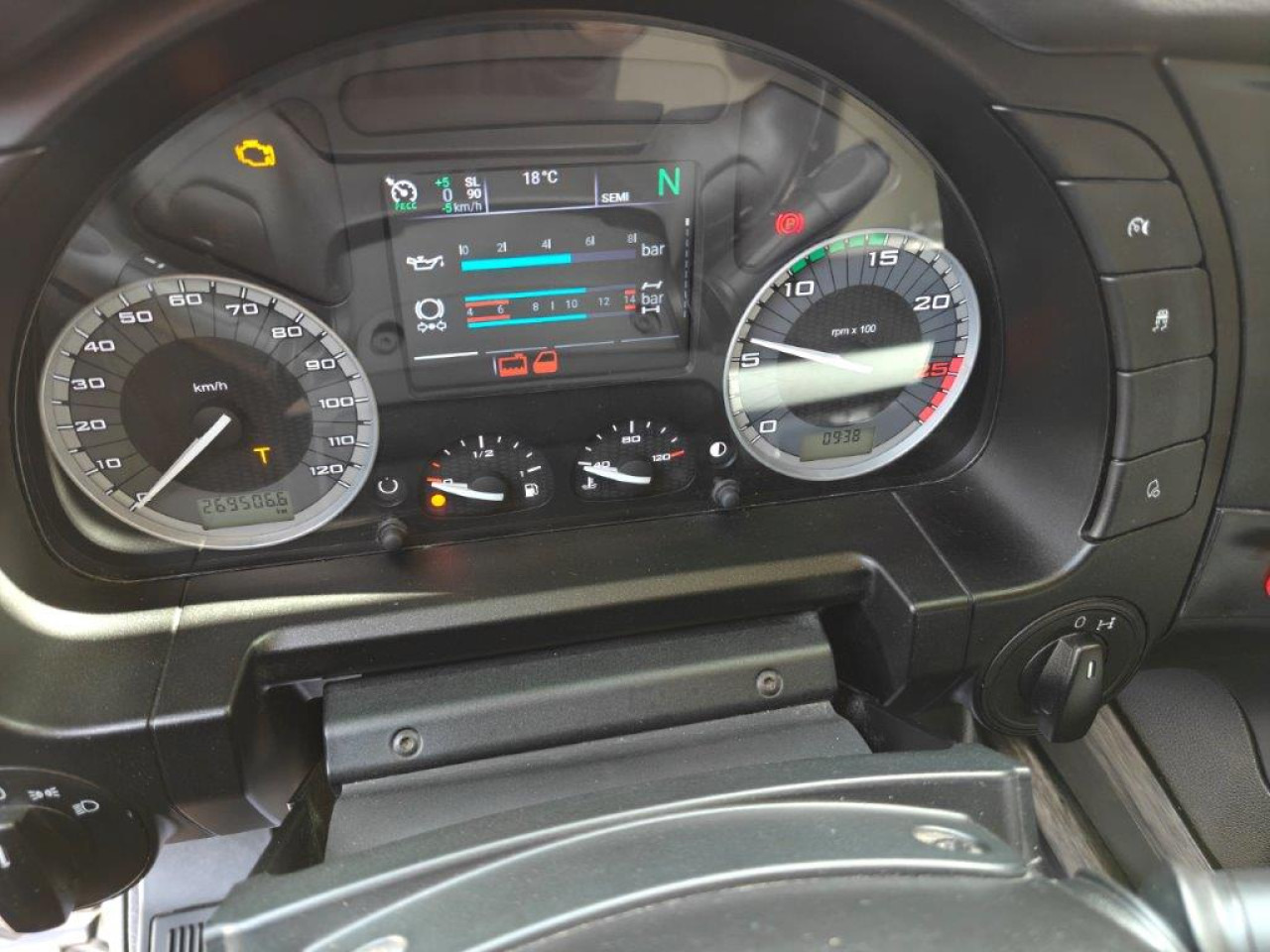 Tractor unit IVECO Stralis AS440S46T/P2LNG Euro6 Intarder Klima: picture 8 Tractor unit IVECO Stralis AS440S46T/P2LNG Euro6 Intarder Klima: picture 8