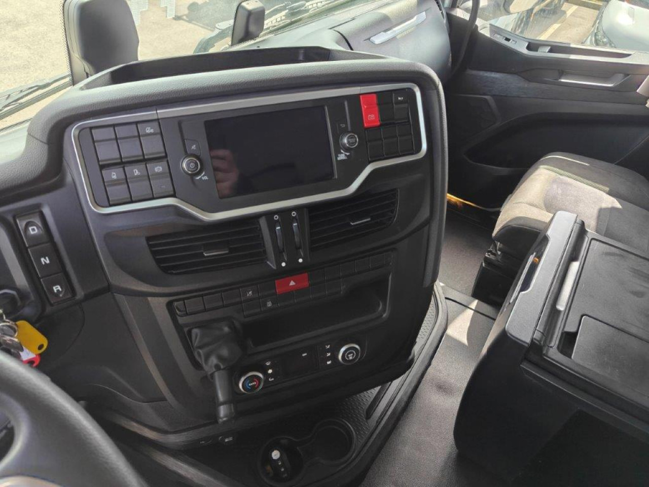 Tractor unit IVECO Stralis AS440S46T/P2LNG Euro6 Intarder Klima: picture 9 Tractor unit IVECO Stralis AS440S46T/P2LNG Euro6 Intarder Klima: picture 9