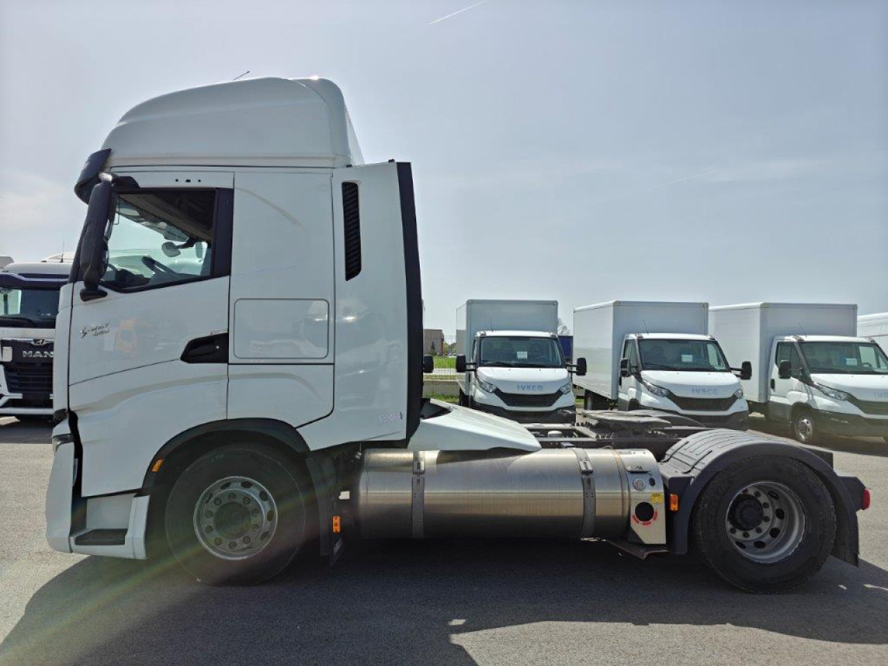 Tractor unit IVECO Stralis AS440S46T/P2LNG Euro6 Intarder Klima: picture 19 Tractor unit IVECO Stralis AS440S46T/P2LNG Euro6 Intarder Klima: picture 19