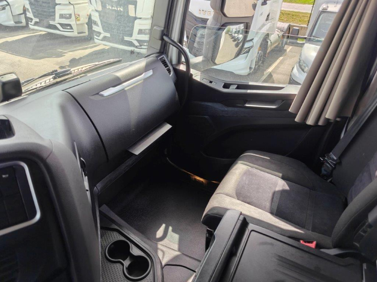 Tractor unit IVECO Stralis AS440S46T/P2LNG Euro6 Intarder Klima: picture 16 Tractor unit IVECO Stralis AS440S46T/P2LNG Euro6 Intarder Klima: picture 16