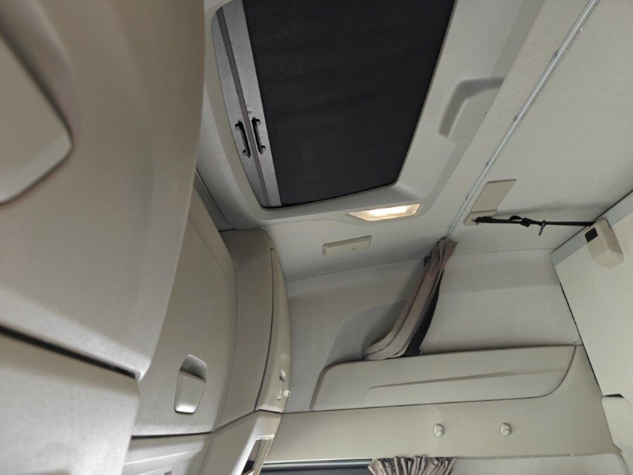 Tractor unit IVECO Stralis AS440S46T/P2LNG Euro6 Intarder Klima: picture 13 Tractor unit IVECO Stralis AS440S46T/P2LNG Euro6 Intarder Klima: picture 13