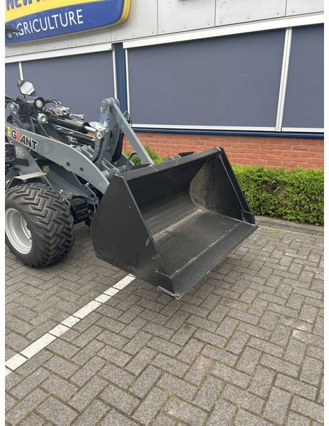 Tobroco Grondbak 130 cm Giant aanspan - Bucket for Construction machinery: picture 2 Tobroco Grondbak 130 cm Giant aanspan - Bucket for Construction machinery: picture 2