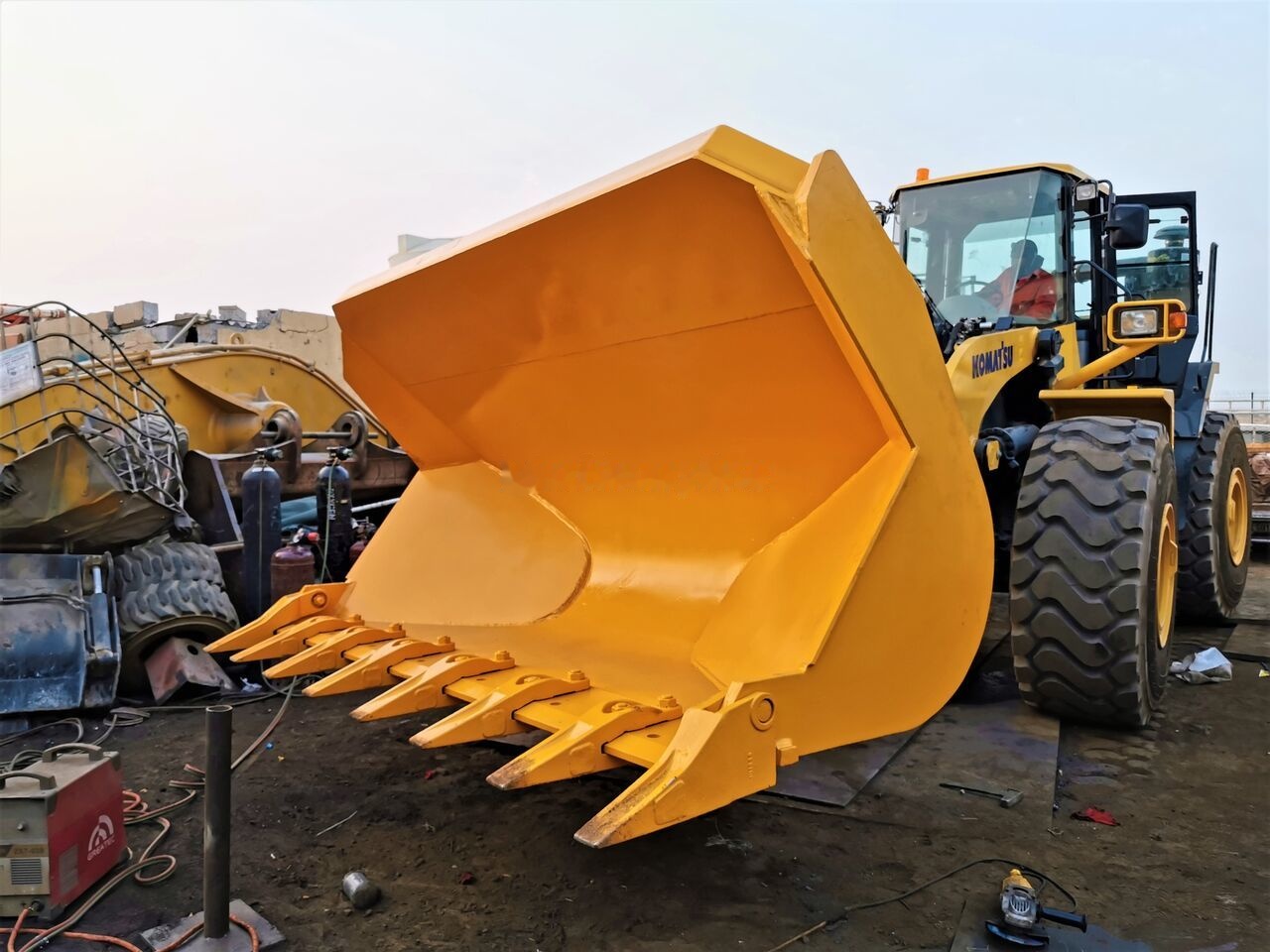 AME Side Dump Bucket - Loader bucket for Loader: picture 2 AME Side Dump Bucket - Loader bucket for Loader: picture 2
