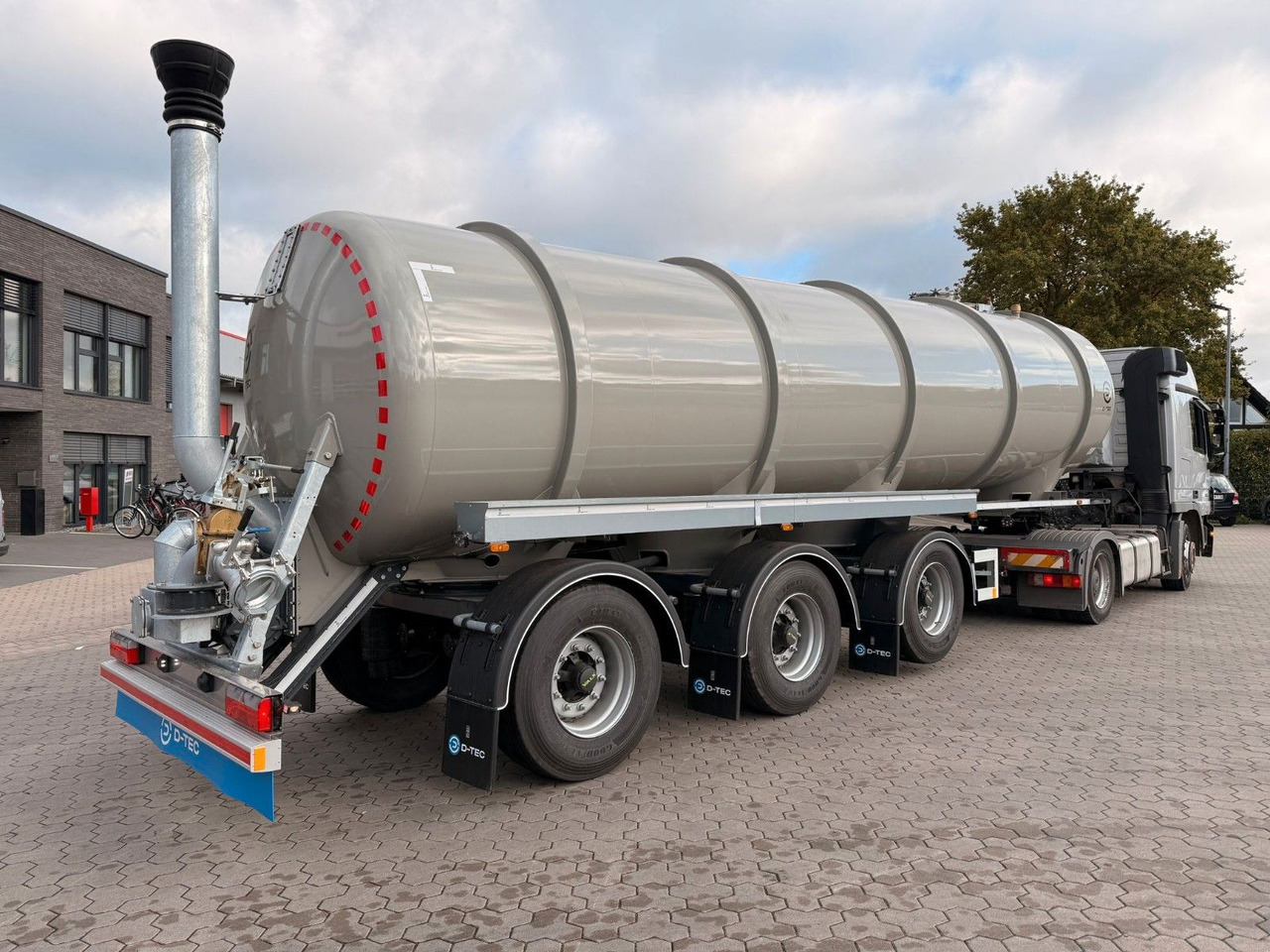 D-TEC Gülletanker 30m³ mit Zwangslenkung - Tank semi-trailer: picture 4 D-TEC Gülletanker 30m³ mit Zwangslenkung - Tank semi-trailer: picture 4