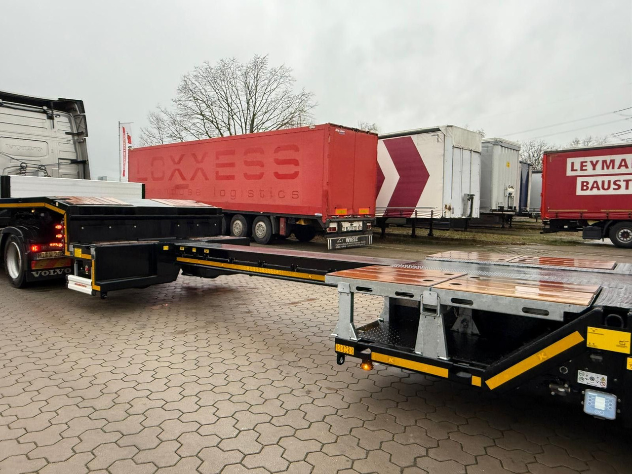 Low loader semi-trailer Kässbohrer K.SLA R 4 / 2N 18/40 Tieflader Radmulden tele: picture 10 Low loader semi-trailer Kässbohrer K.SLA R 4 / 2N 18/40 Tieflader Radmulden tele: picture 10