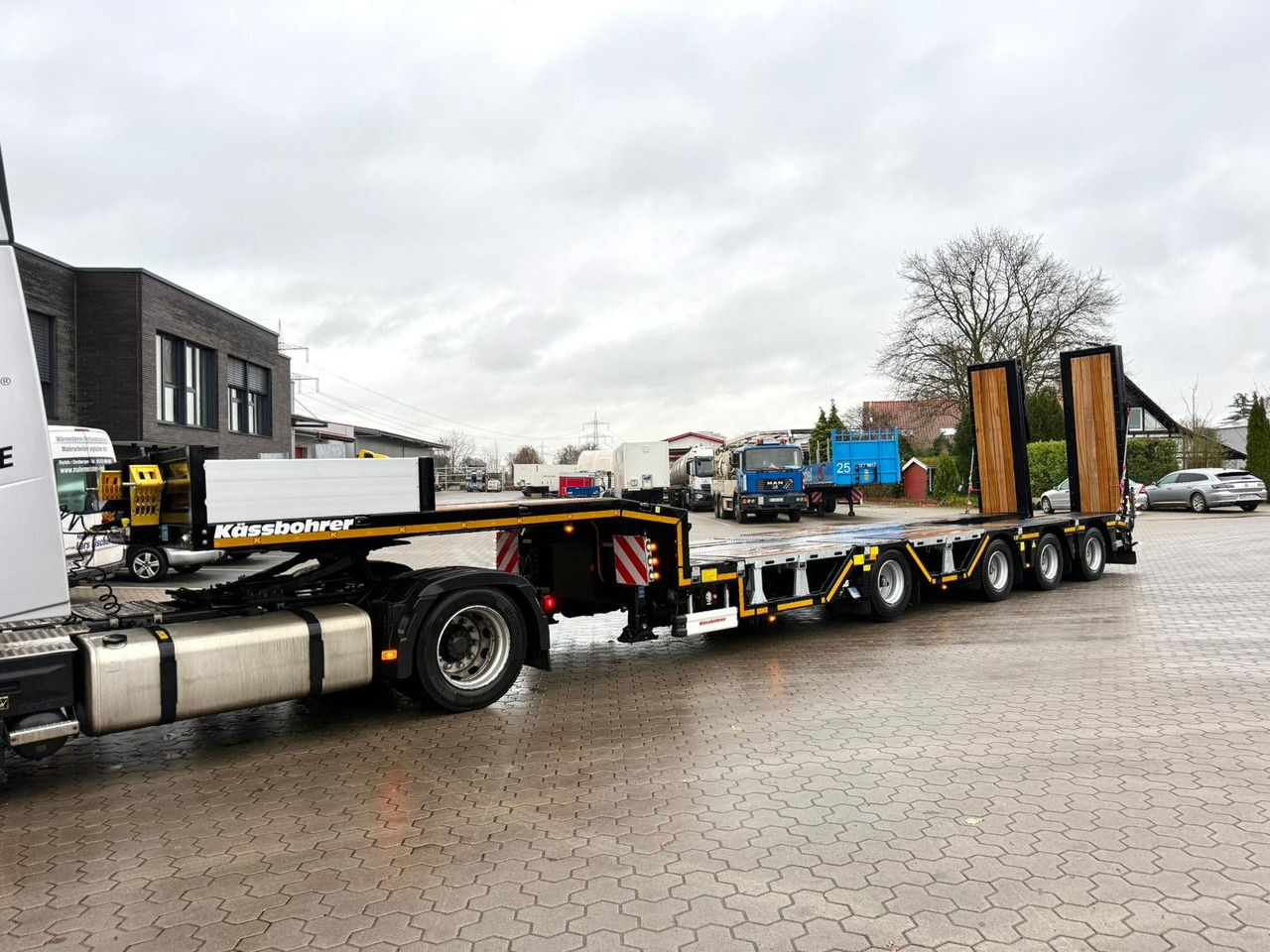 Low loader semi-trailer Kässbohrer K.SLA R 4 / 2N 18/40 Tieflader Radmulden tele: picture 6 Low loader semi-trailer Kässbohrer K.SLA R 4 / 2N 18/40 Tieflader Radmulden tele: picture 6