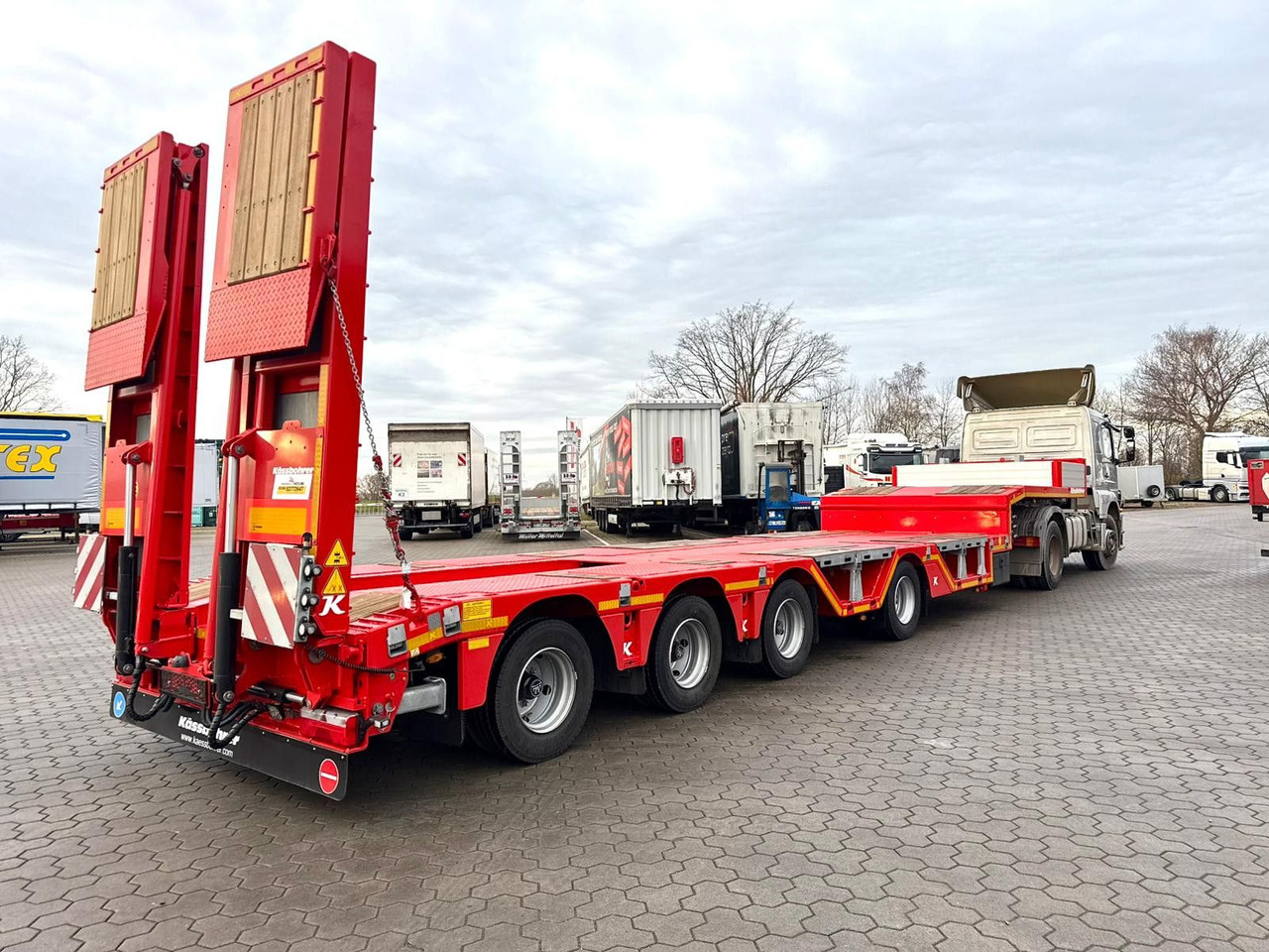 Kässbohrer K.SLA R 4 / 2N 18/40 Tieflader Radmulden tele - Low loader semi-trailer: picture 2 Kässbohrer K.SLA R 4 / 2N 18/40 Tieflader Radmulden tele - Low loader semi-trailer: picture 2