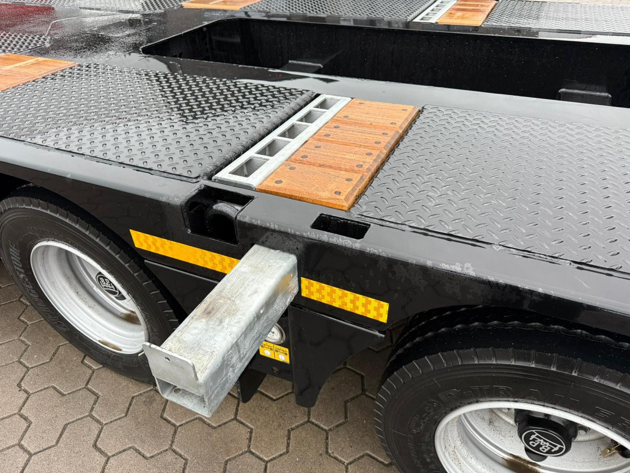 Low loader semi-trailer Kässbohrer K.SLA R 4 / 2N 18/40 Tieflader Radmulden tele: picture 13 Low loader semi-trailer Kässbohrer K.SLA R 4 / 2N 18/40 Tieflader Radmulden tele: picture 13