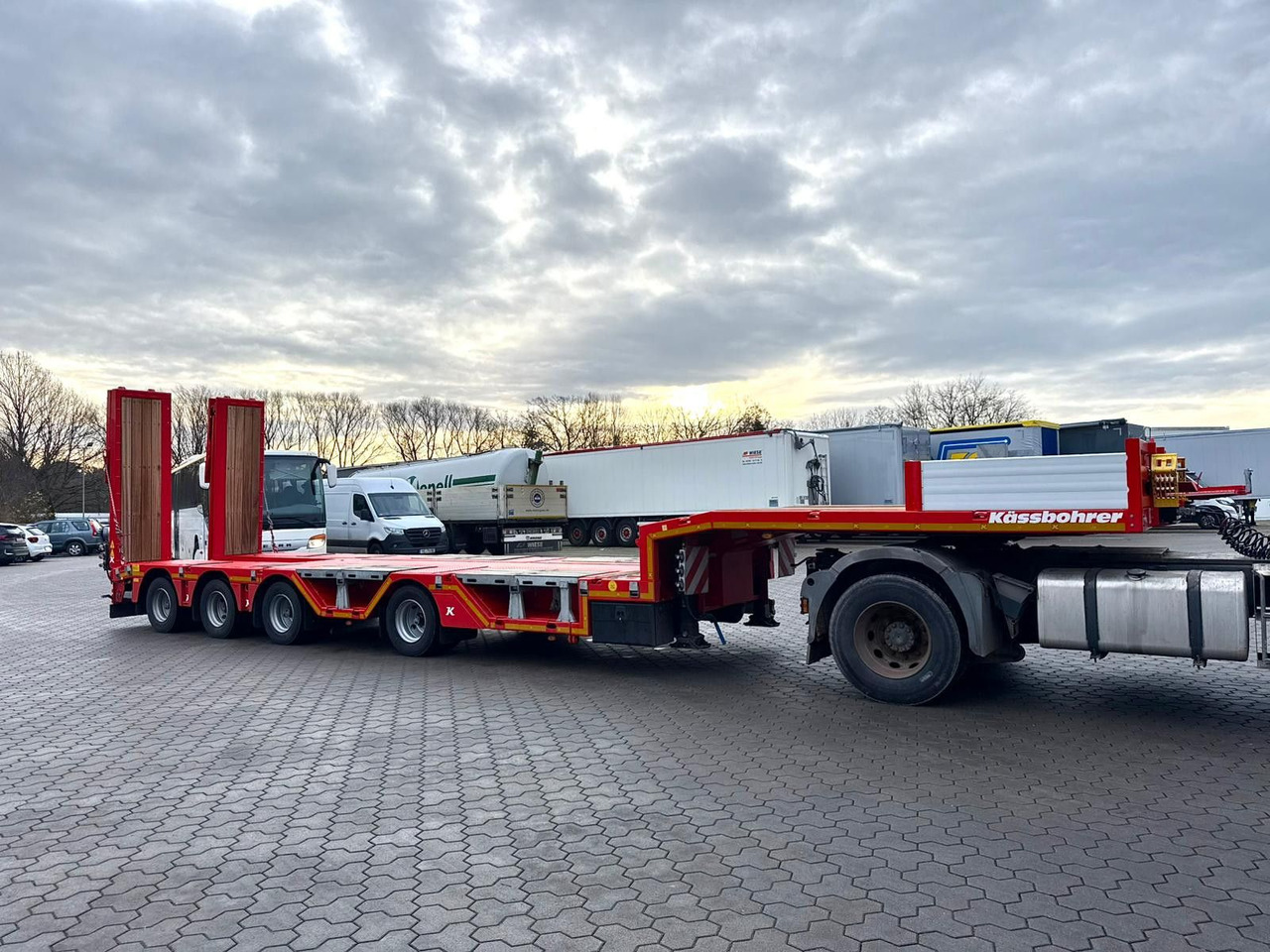 Kässbohrer K.SLA R 4 / 2N 18/40 Tieflader Radmulden tele - Low loader semi-trailer: picture 4 Kässbohrer K.SLA R 4 / 2N 18/40 Tieflader Radmulden tele - Low loader semi-trailer: picture 4