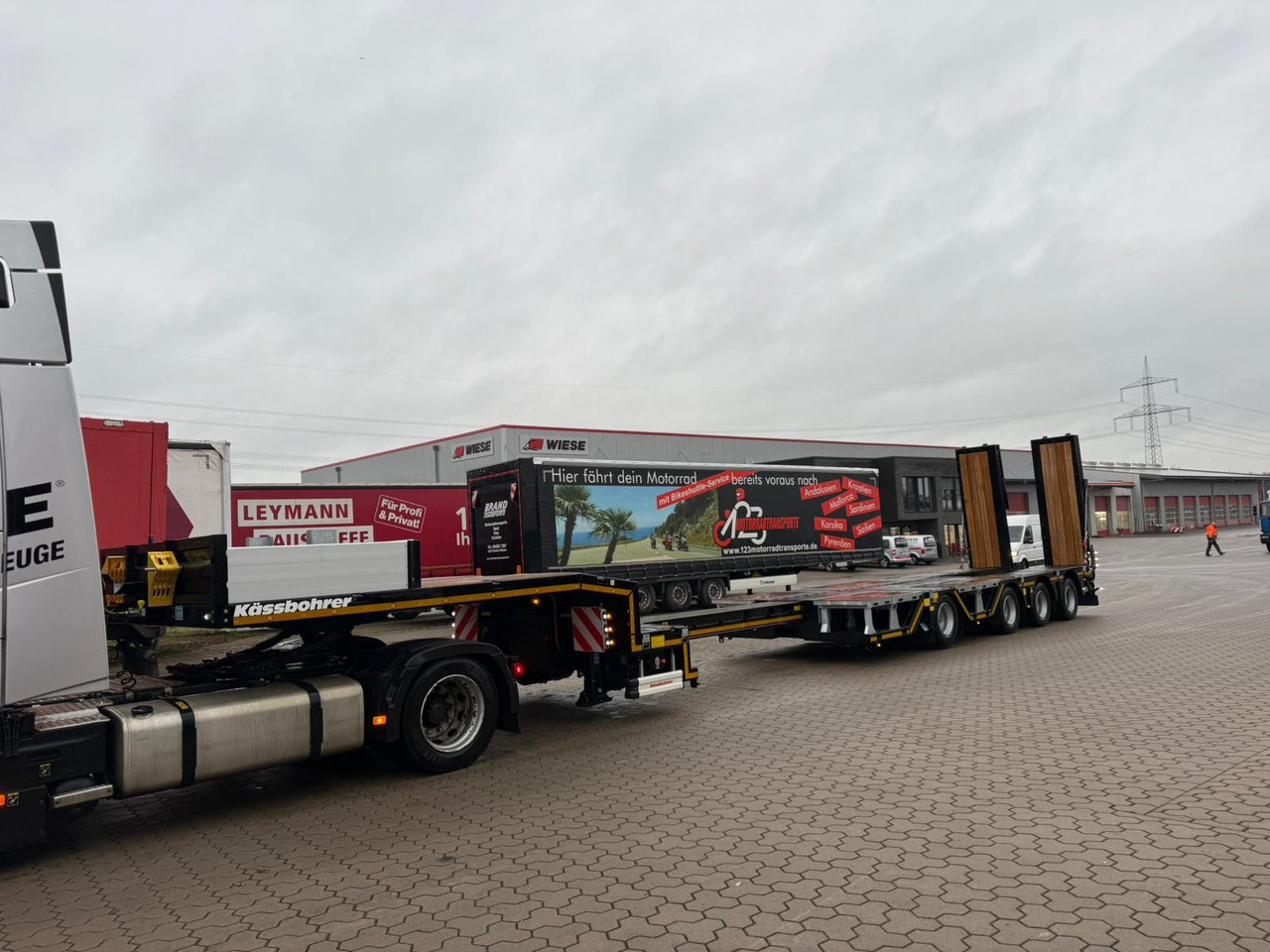 Low loader semi-trailer Kässbohrer K.SLA R 4 / 2N 18/40 Tieflader Radmulden tele: picture 7 Low loader semi-trailer Kässbohrer K.SLA R 4 / 2N 18/40 Tieflader Radmulden tele: picture 7