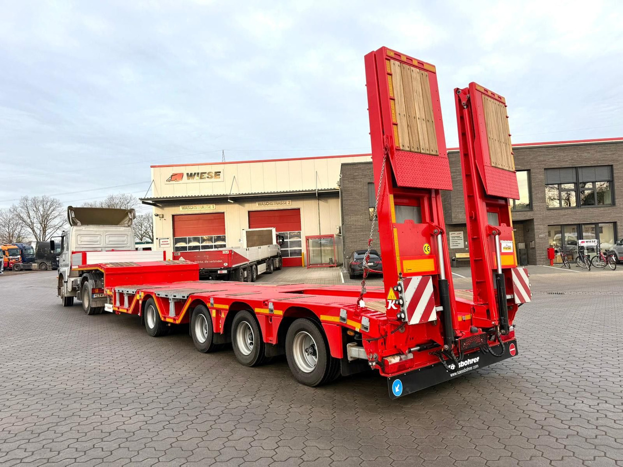 Kässbohrer K.SLA R 4 / 2N 18/40 Tieflader Radmulden tele - Low loader semi-trailer: picture 1 Kässbohrer K.SLA R 4 / 2N 18/40 Tieflader Radmulden tele - Low loader semi-trailer: picture 1