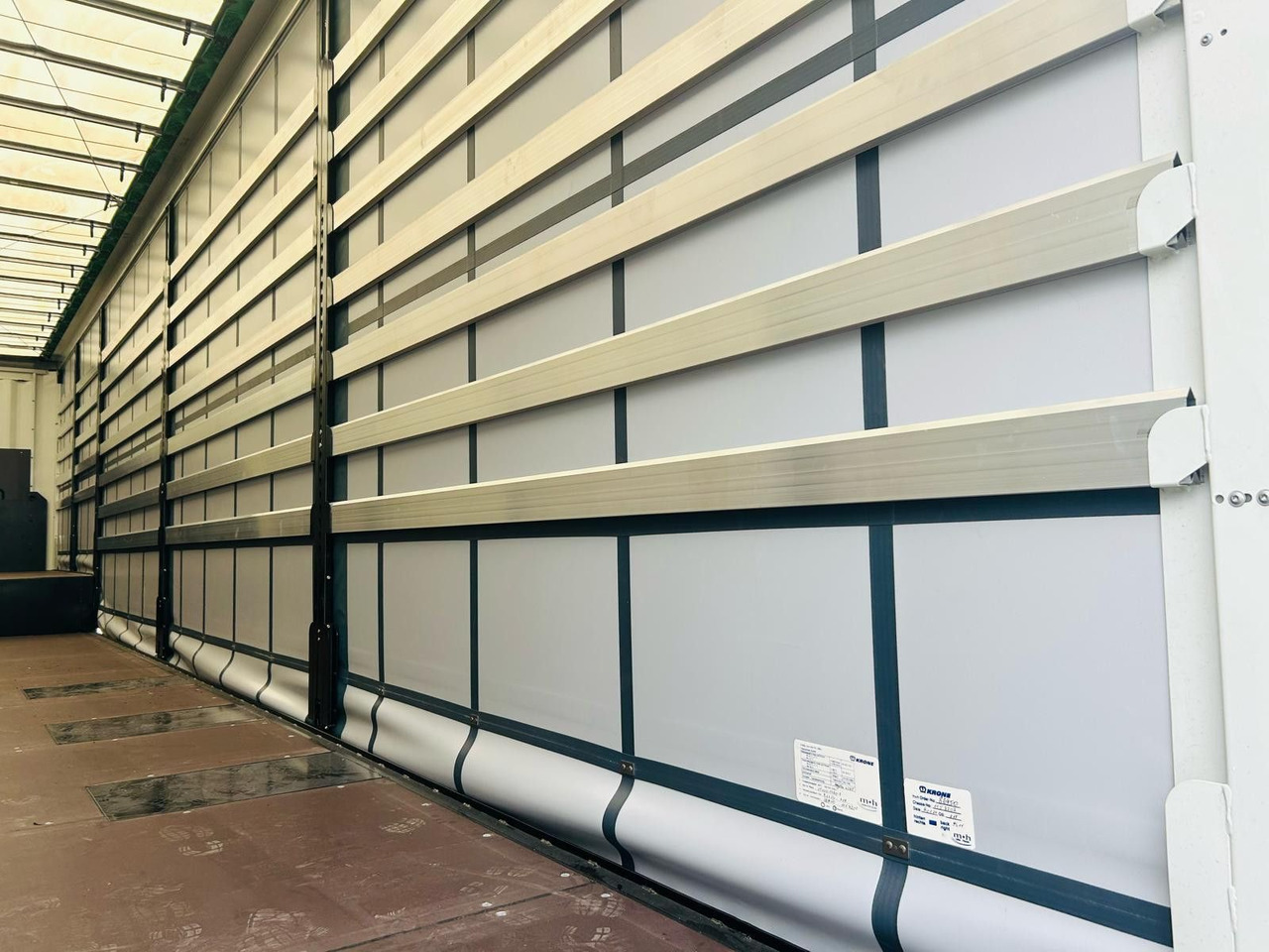 Curtainsider semi-trailer Krone SDP 27 Stufensattel Auflieger mit Spreizheck: picture 9