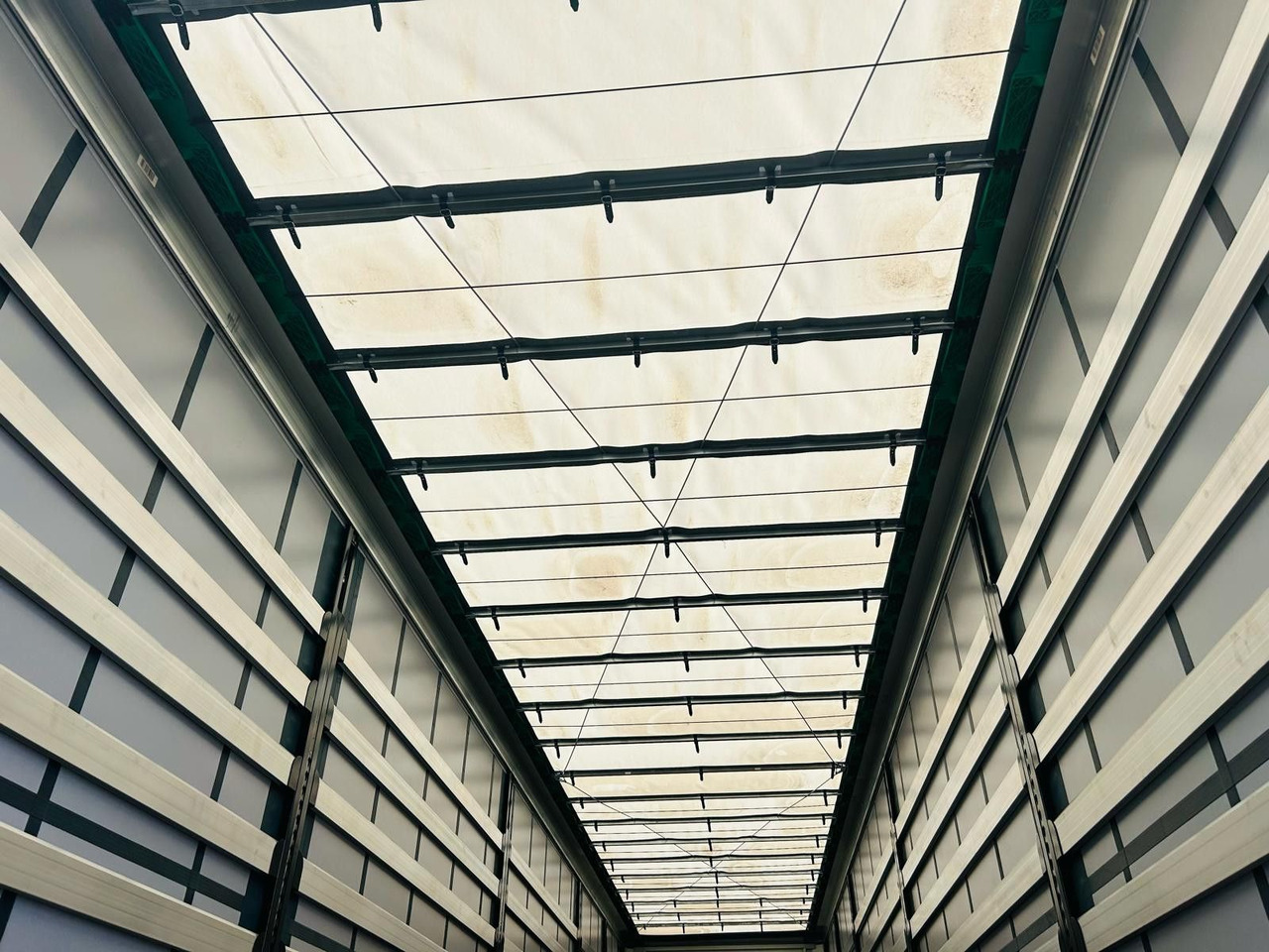 Curtainsider semi-trailer Krone SDP 27 Stufensattel Auflieger mit Spreizheck: picture 11