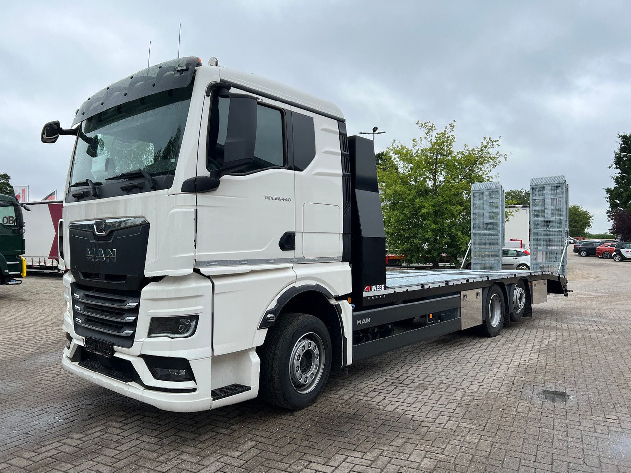 MAN Baumaschinen-  Arbeitsbühnentransporter Rampen - Tow truck: picture 3 MAN Baumaschinen-  Arbeitsbühnentransporter Rampen - Tow truck: picture 3