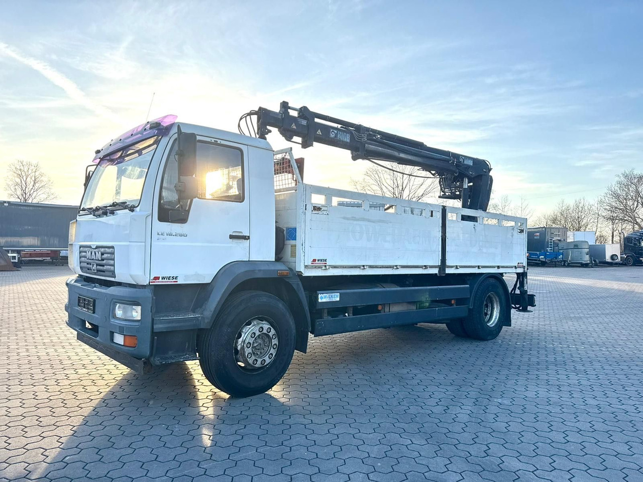 MAN LE 18.280 Pritsche mit HIAB 133 K PRO/HIPRO Kran - Dropside/ Flatbed truck, Crane truck: picture 2 MAN LE 18.280 Pritsche mit HIAB 133 K PRO/HIPRO Kran - Dropside/ Flatbed truck, Crane truck: picture 2