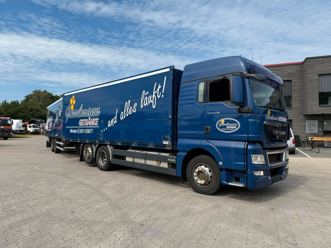 MAN TGA mit Kofferaufbau/Getränkeaufbau + Anhänger - Beverage truck: picture 1 MAN TGA mit Kofferaufbau/Getränkeaufbau + Anhänger - Beverage truck: picture 1