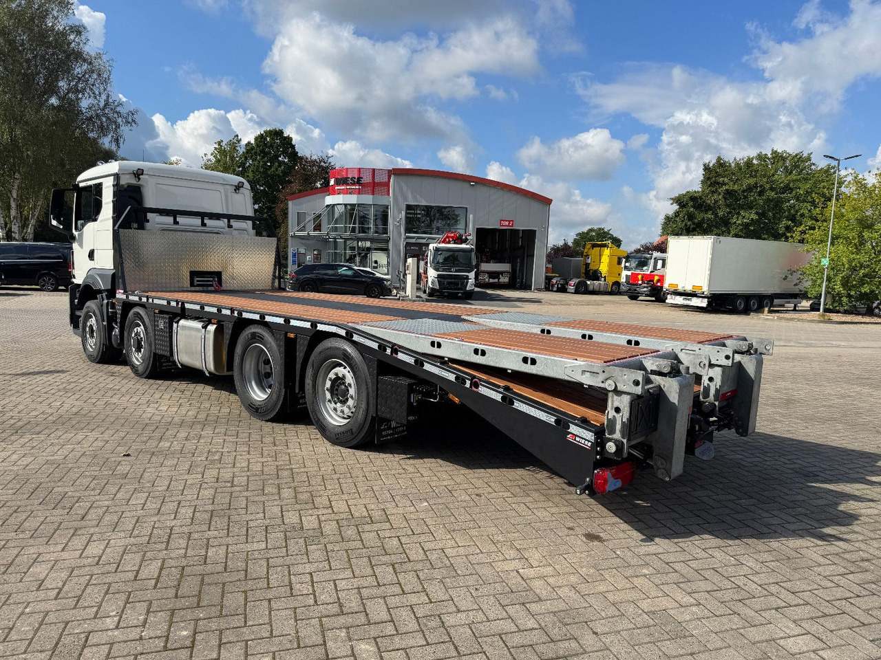 MAN TGS 35.520 8x2H Baumaschinentransporter - Tow truck: picture 3 MAN TGS 35.520 8x2H Baumaschinentransporter - Tow truck: picture 3