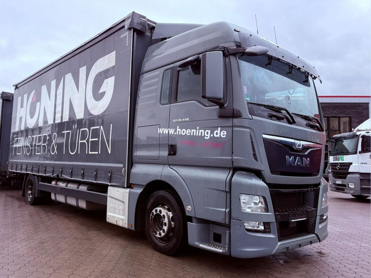 MAN TGX 18.440 LL Volumen LKW mit Staplerhalterung MAN TGX 18.440 LL Volumen LKW mit Staplerhalterung - Curtainsider truck: picture 2 MAN TGX 18.440 LL Volumen LKW mit Staplerhalterung MAN TGX 18.440 LL Volumen LKW mit Staplerhalterung - Curtainsider truck: picture 2