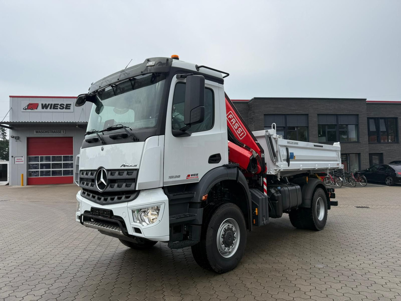 Mercedes-Benz Arocs 1835  4x2 Meiller Fassi F135 Kran Kipper - Crane truck: picture 1 Mercedes-Benz Arocs 1835  4x2 Meiller Fassi F135 Kran Kipper - Crane truck: picture 1