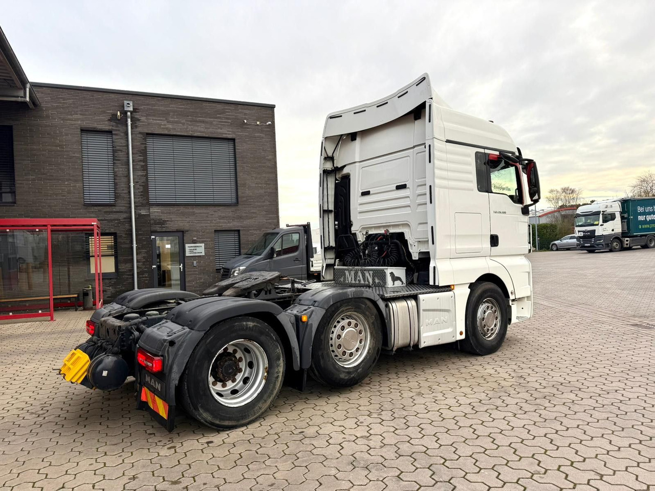MAN TGX 26.500 6x2 Hydraulik Exklusiv Innenraum - Tractor unit: picture 4 MAN TGX 26.500 6x2 Hydraulik Exklusiv Innenraum - Tractor unit: picture 4