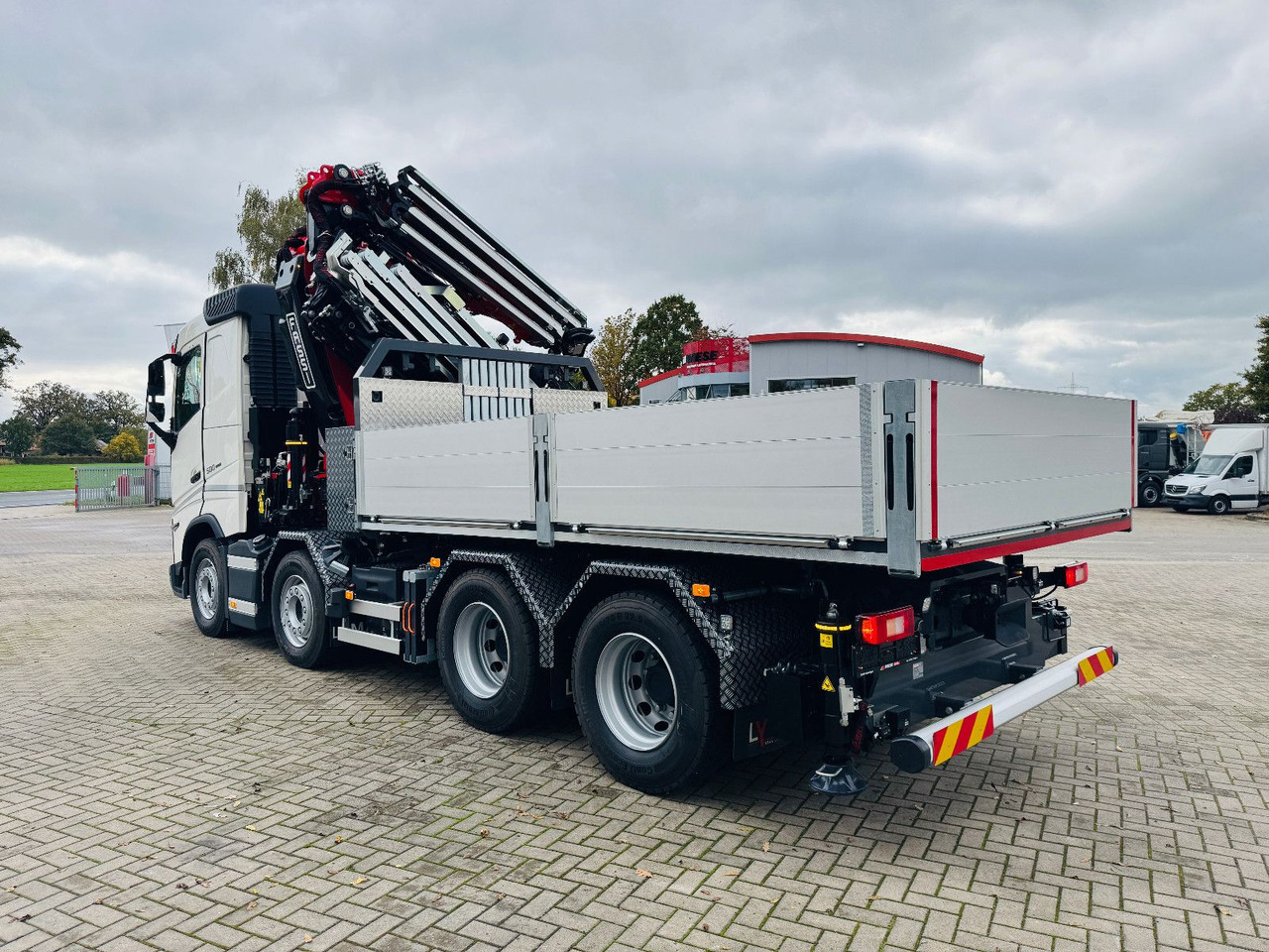 Volvo FH 500 8x4 Kran F820 RA2.27 Jib & Winde Sofort - Dropside/ Flatbed truck, Crane truck: picture 3 Volvo FH 500 8x4 Kran F820 RA2.27 Jib & Winde Sofort - Dropside/ Flatbed truck, Crane truck: picture 3