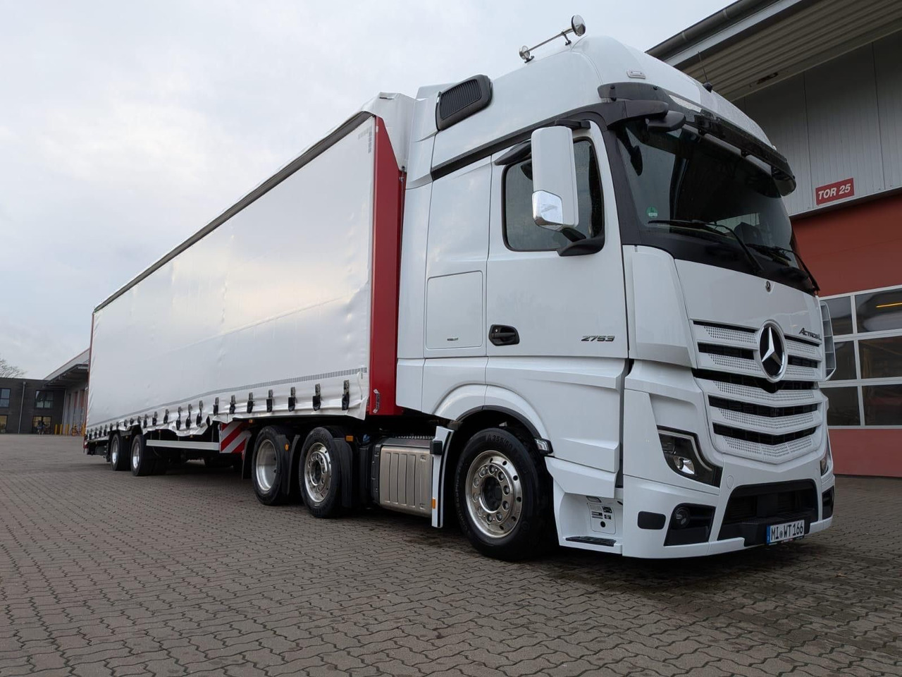 Wiese Gabelstaplertransporter mit Rampe - Low loader semi-trailer: picture 2 Wiese Gabelstaplertransporter mit Rampe - Low loader semi-trailer: picture 2