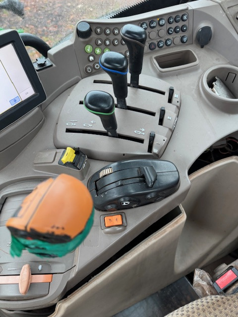 JOHN DEERE 6140R - Farm tractor: picture 5 JOHN DEERE 6140R - Farm tractor: picture 5