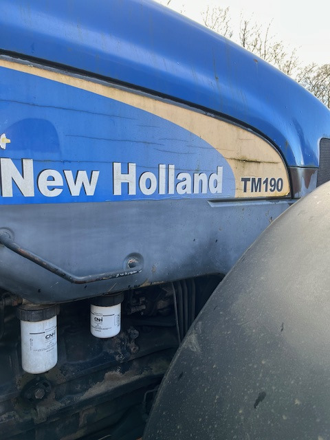 New Holland TM190 - Farm tractor: picture 2 New Holland TM190 - Farm tractor: picture 2