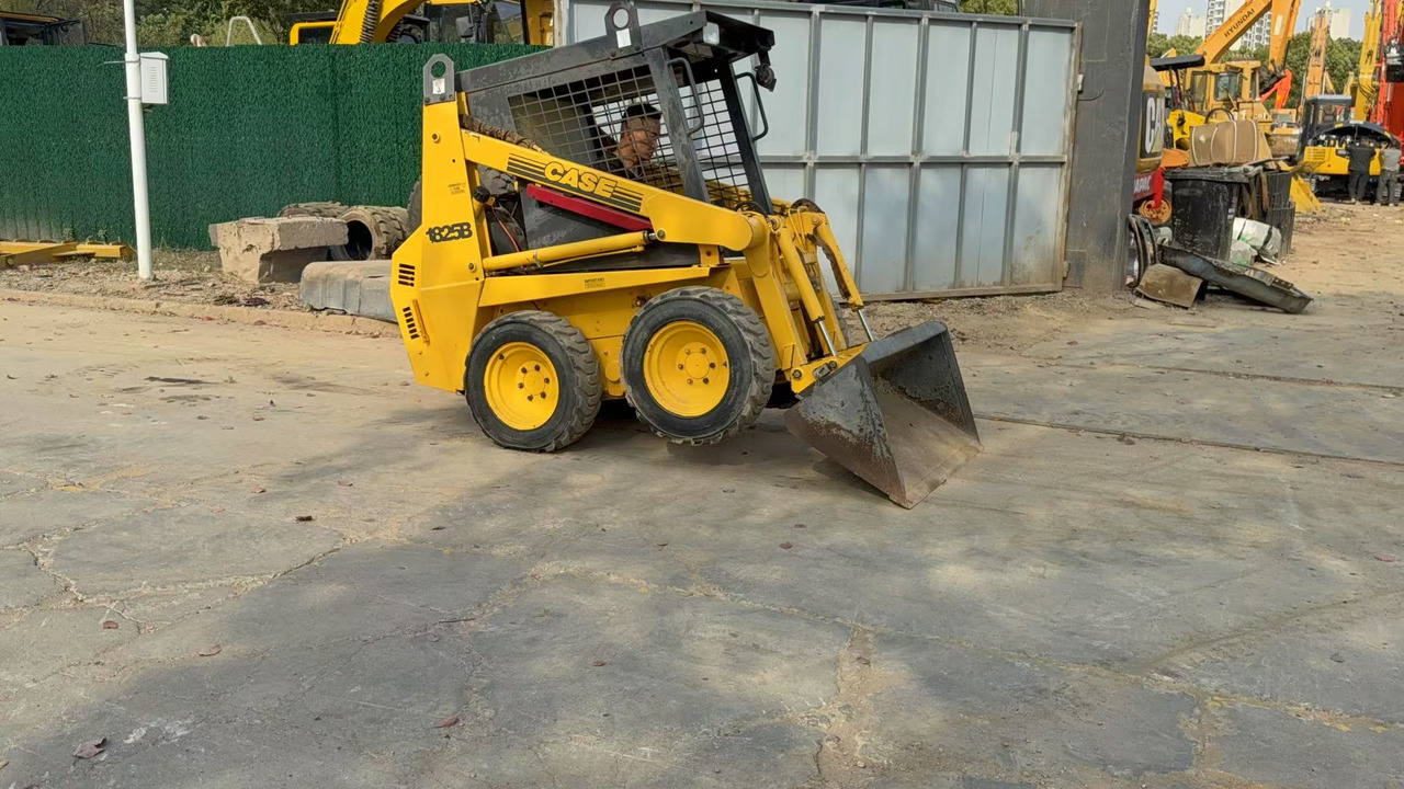 CASE 1825 - Skid steer loader: picture 3 CASE 1825 - Skid steer loader: picture 3
