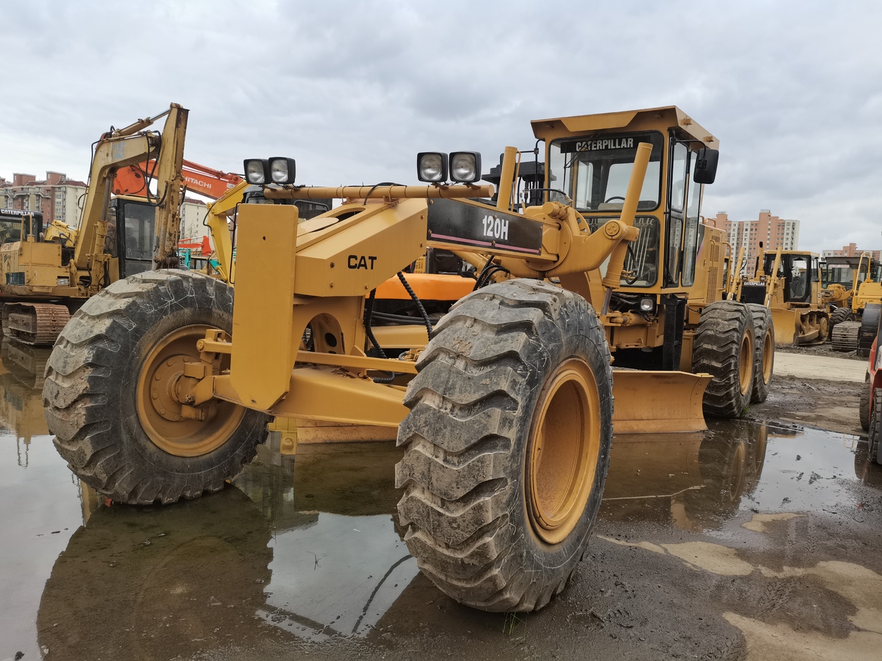 CATERPILLAR 120H - Grader: picture 1 CATERPILLAR 120H - Grader: picture 1